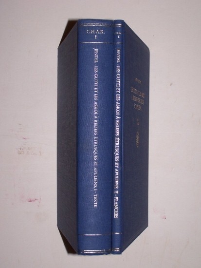 LES GUTTI ET LES ASKOI A RELIEFS ETRUSQUE ET APULIENS ESSAI DE CLASSIFICATION ET DE TYPOLOGIE - Two Volume Set